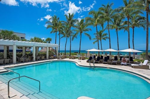 285 Grande Way, Naples FL  34110-6420 exterior