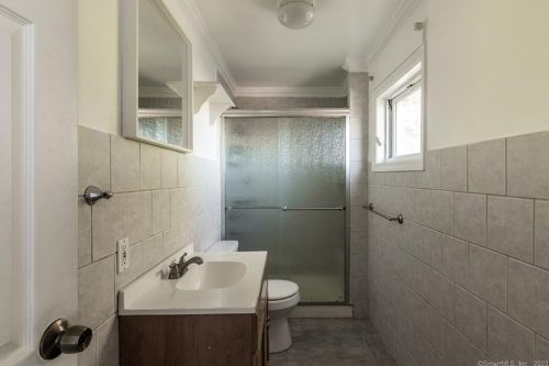 222 Emmett Ave, Derby CT 06418-1258 exterior