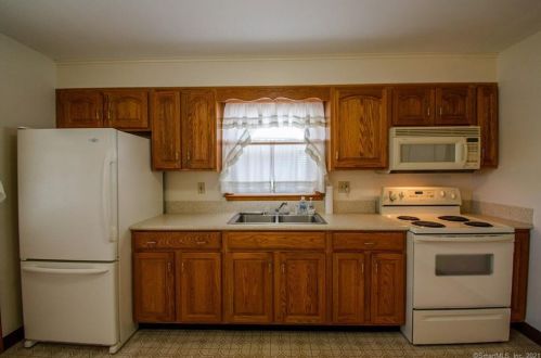 141 Hewey St, Waterbury, CT 06708-4845