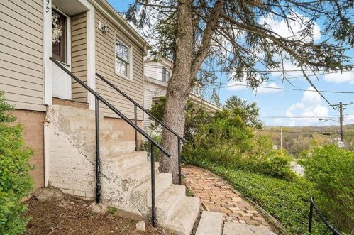 3895 Willett Rd, Pittsburgh, PA 15227-4539