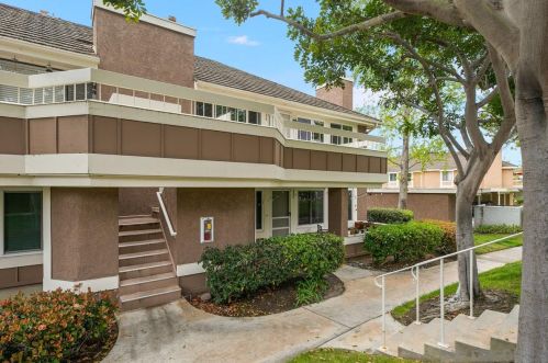 888 Buttercup Rd, Carlsbad, CA 92011-3805