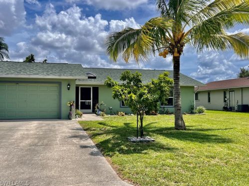 1724 12th St, Cape Coral, FL 33909-1739