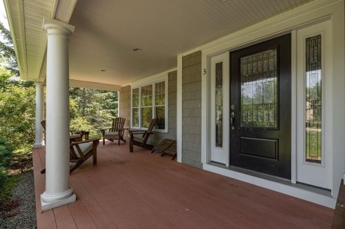 3 Hemlock Way, Stratham, NH 03885-2165