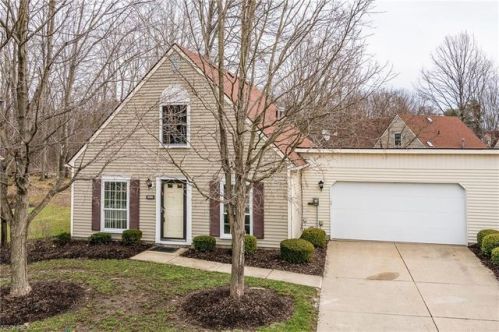 9560 Olde Pond Ln, Twinsburg, OH 44087-1681