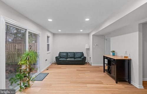 5865 Banning Pl, Springfield VA  22015-3666 exterior