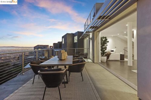 1560 Grand View Dr, Berkeley CA 94705-1637 exterior