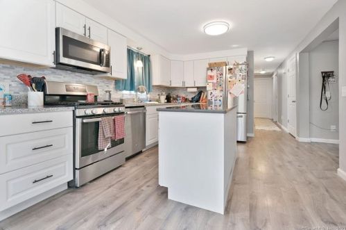 26 Blish Rd, East Hampton CT  06447-1110 exterior