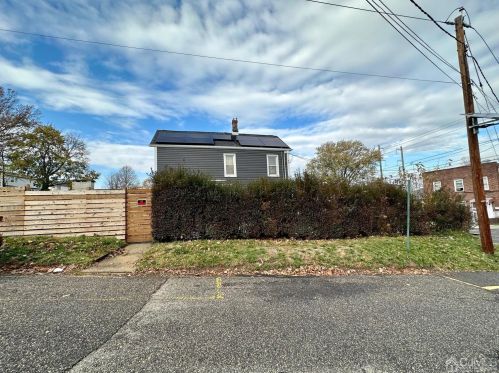 127 Fulton St, Woodbridge NJ  07095-2619 exterior