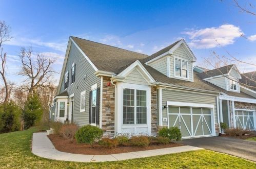 55 Kendall Ct, Bedford MA  01730-1680 exterior