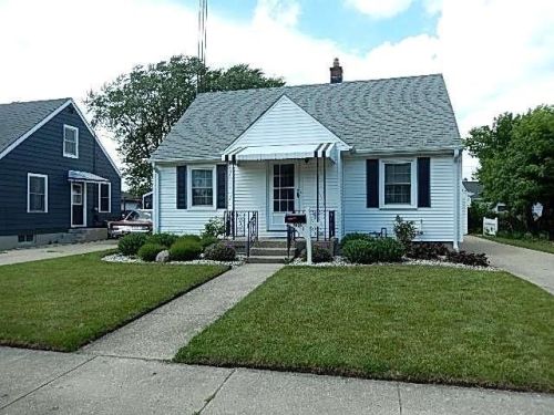 1908 30th St, Kenosha, WI 53140-2255