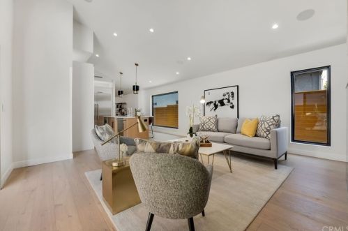 4709 Norwich Ave, Van Nuys CA  91403-2017 exterior