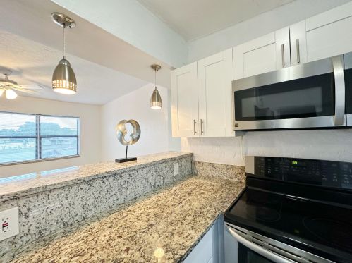 3105 Ocean Pkwy, Boynton Beach FL  33435-1652 exterior