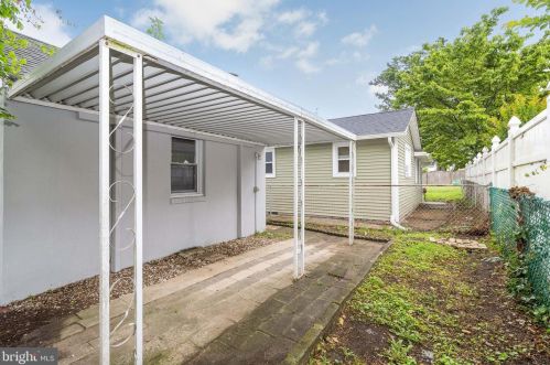 806 Pitman Ave, West Deptford NJ  08063-1324 exterior