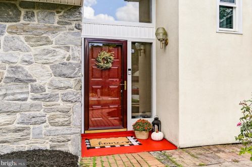 3486 Dawn View Dr, Lancaster, PA 17601-1156