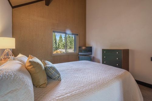 13459 Davos Dr, Truckee CA 96161-7100 exterior