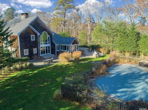 2600 Paradise Point Rd, Southold NY  11971-5109 exterior