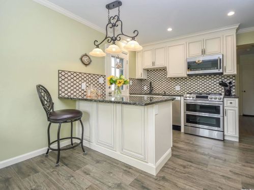 75 Willow St, Floral Park NY  11001-3401 exterior