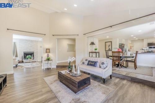 24494 Leona Dr, Hayward CA  94542-1010 exterior