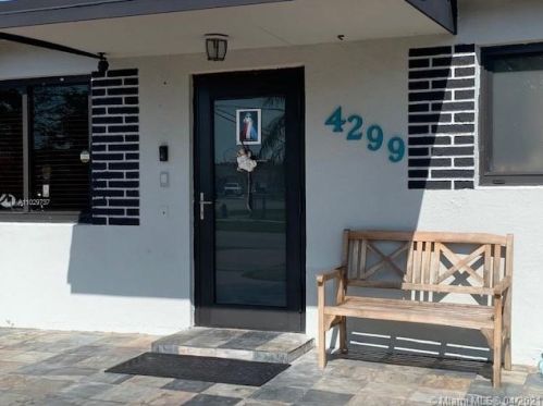 4299 6th Ct, Hialeah, FL 33012-3822