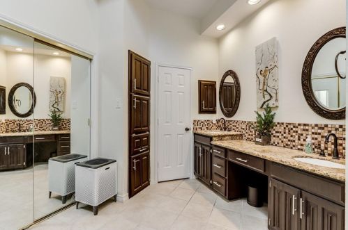 402 Old York Rd, Irving TX 75063-4248 exterior