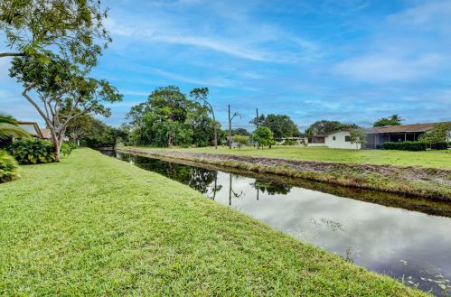 6108 Kings Gate Cir, Delray Beach FL  33484-2455 exterior