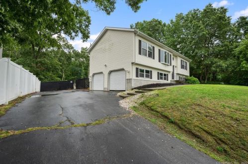 46 Yorkshire Dr, Waterford, CT 06385-1715