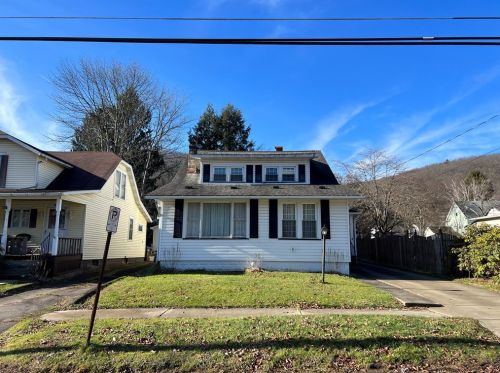 635 Elk St, Franklin, PA 16323-1153