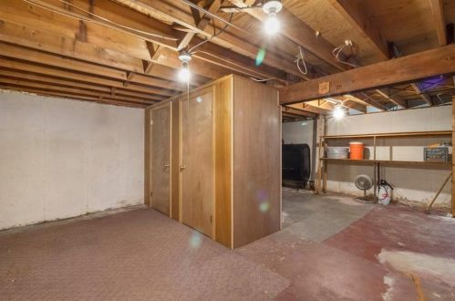 59 Grinnell Ave, Tiverton RI  02878-1901 exterior