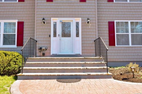 45 Crystal Brook Hollow Rd, Mount Sinai NY  11766-1606 exterior