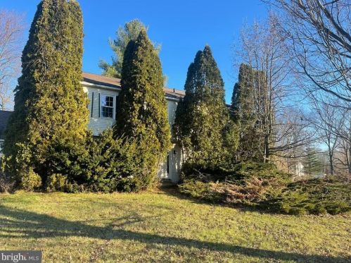 5843 Lexington Dr, Pipersville, PA 18947-1131