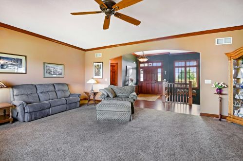8980 Deer Run Dr, Allenton, WI 53002-9409