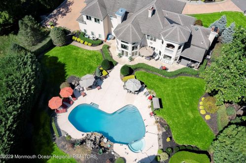 24 Dora Ln, Holmdel Village NJ  07733-1671 exterior