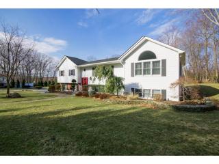 9 Glasgow Ln, Airmont, NY 10901-6611