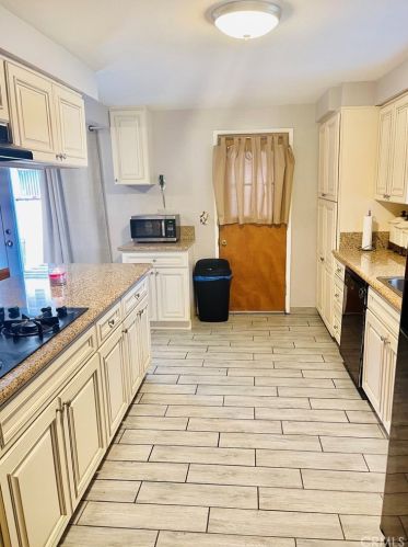 19739 Alonda Dr, Long Beach, CA 90746-2301