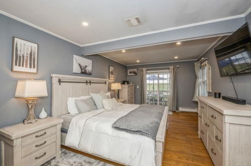 1724 Summit St, Yorktown Hgts NY  10598-4620 exterior