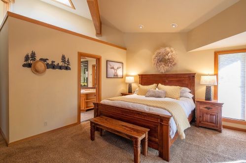 351 Skidder Trl, Truckee CA 96161-3928 exterior