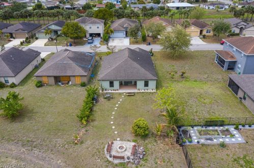 394 Shadow Lakes Dr, Lehigh Acres, FL 33974-0807