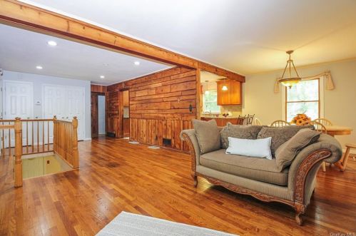 175 Ramona Ct, Yorktown Hgts NY  10598-3318 exterior