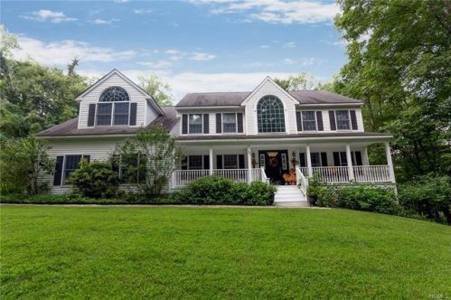 31 Hillside Trl, Mahopac, NY 10541-4418