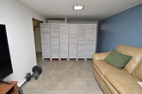 53 Spring Ln, Milford CT  06460-3209 exterior