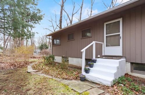 11 Big Oak Cir, Stamford, CT 06903-4639