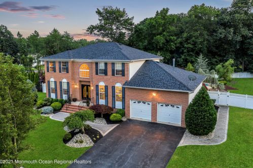 142 Serpentine Dr, Morganville NJ  07751-1400 exterior