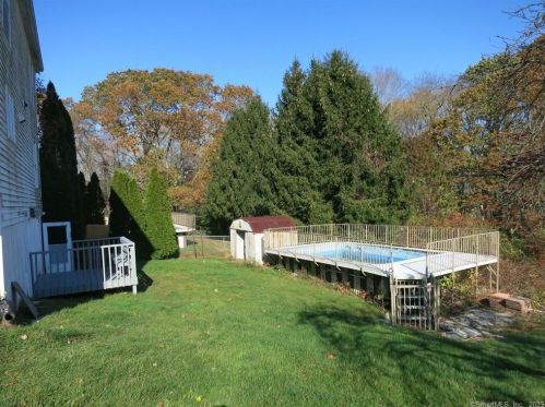 809 Old Colchester Rd, Uncasville, CT 06382-2042