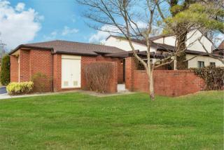 257 Estates Ter, North Hills, NY 11030-4004