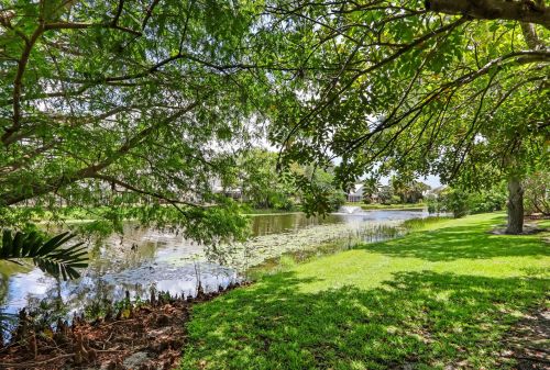 231 Canterbury Dr, West Palm Beach FL  33418-7178 exterior