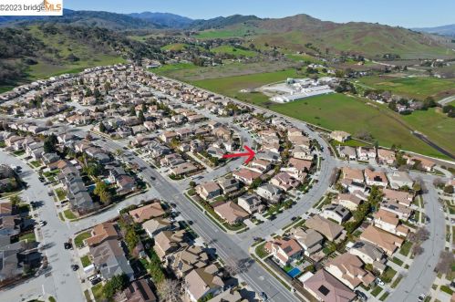 9744 Golden Sky Way, Gilroy CA  95020-9663 exterior