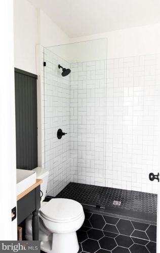 2026 Howard St, Philadelphia PA 19148-3334 exterior