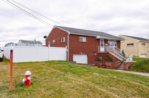 2632 Russell Dr, New Kensington PA  15068-3037 exterior