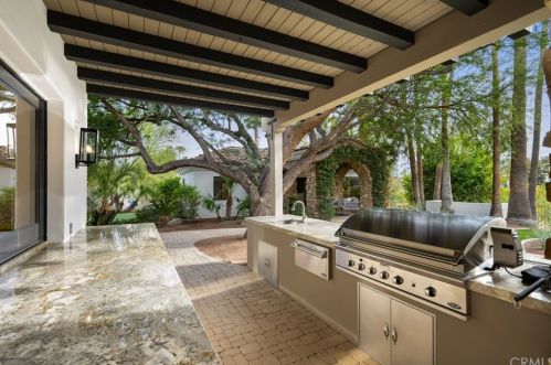 12 Clancy Ln, Rancho Mirage CA  92270-4501 exterior