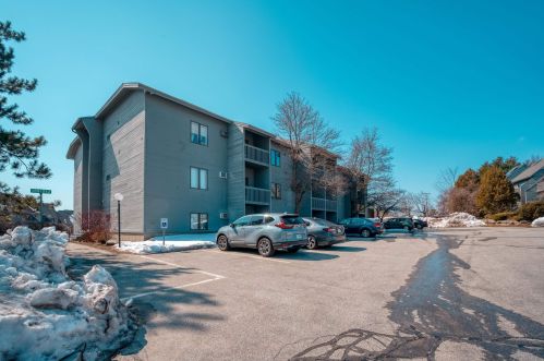 5 Tsienneto Rd, Derry NH  03038-1549 exterior